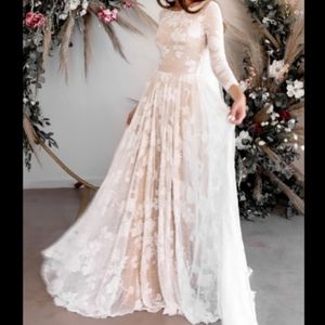 Lace wedding dress